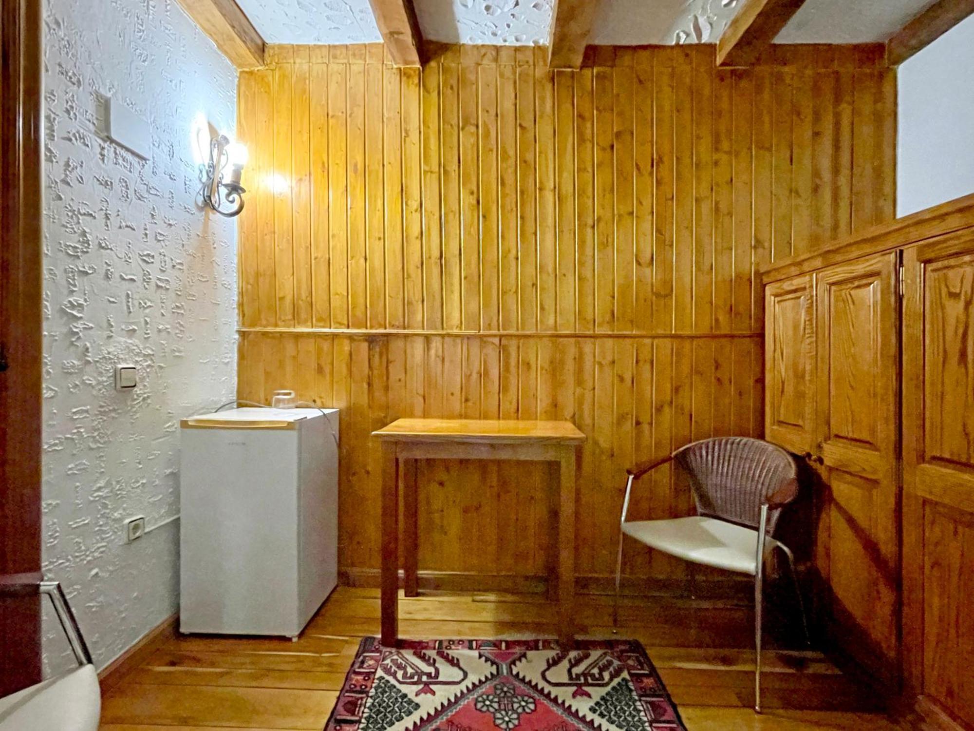 Hotel Peruskenea Jaunsaras Kültér fotó